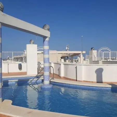 Precioso ático En Torrevieja. * Torrevieja